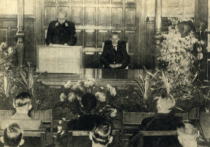 97501 Afbeelding van dr. W.B. Engelbrecht tijdens zijn toespraak bij zijn installatie als commissaris van de provincie ...